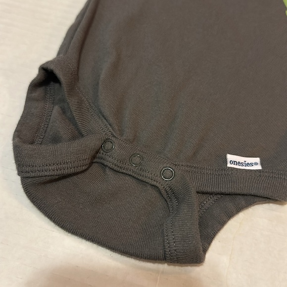 Gerber Baby Onesie Bodysuits set of age 6-9 months - Picture 3 of 14